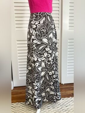Vince Camuto Black & White Floral Maxi Skirt - size XS/ NWT